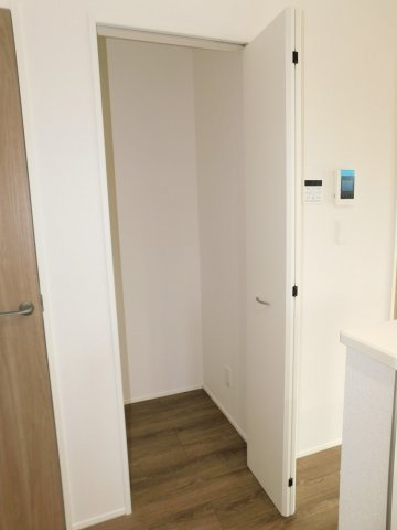 名古屋市中川区中須町字藤六の新築一戸建の収納|◇パントリー◇　　調味料や調理器具などの収納に便利なパントリー♪