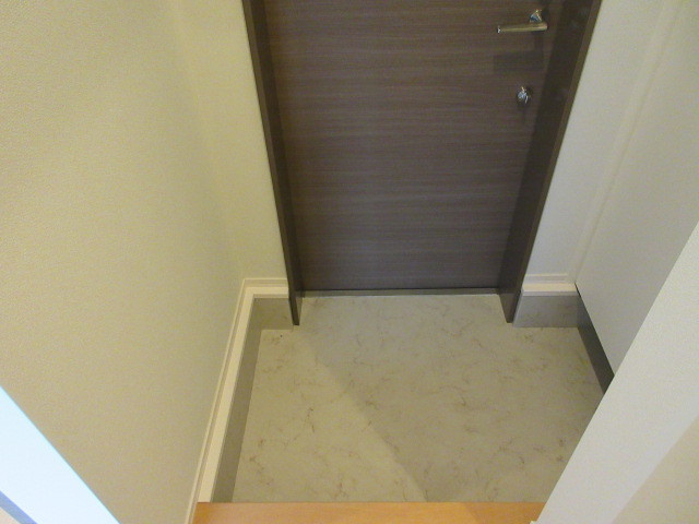 ランドマーク逗子Ⅲの玄関