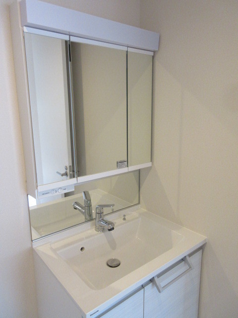 ランドマーク逗子Ⅲの洗面所|忙しい朝にも便利なシャンプードレッサー