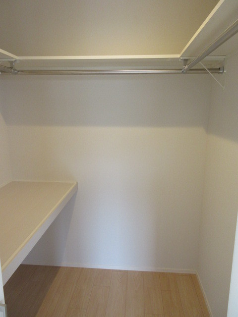 ランドマーク逗子Ⅲの収納|大容量のウォークインクロゼットでお部屋もスッキリ