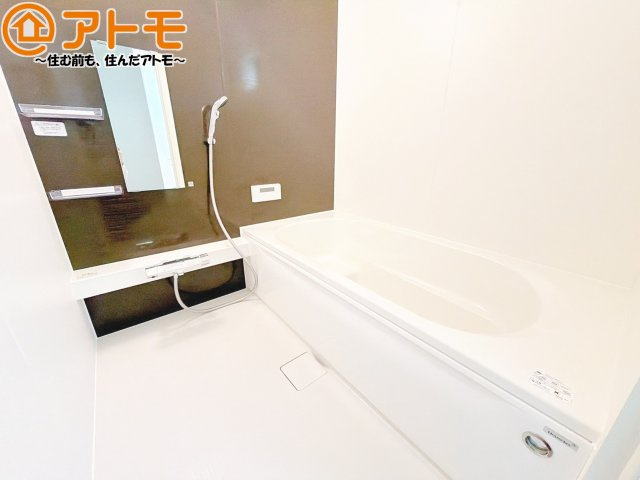 【浴室】 | 葵区駒形通3期　新築戸建　全1棟 | 浴室は落ち着いた色のパネルでゆったりと過ごせる空間です。お風呂で一日の疲れを癒しましょう♪