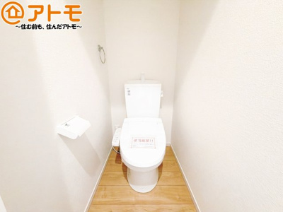 【トイレ】 | 葵区駒形通3期　新築戸建　全1棟 | 年代を問わず使いやすい洗浄機能付きのトイレ♪肌への負担をも減らせるのでお子様の敏感なお肌も安心！