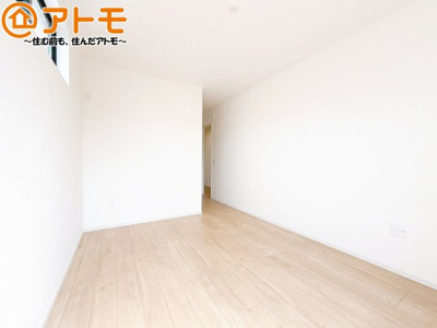 【寝室】 | 葵区駒形通3期　新築戸建　全1棟 | 毎日すごす部屋の広さや陽当りも気になるポイントですね！現地で体感してみてください♪