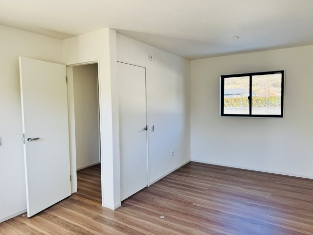 八王子市　兵衛　新築一戸建て　１期の子供部屋|～2階10.4帖の洋室　5.9帖と4.5帖の洋室2間へ間仕切りも可能な2ドア1ルーム仕様～