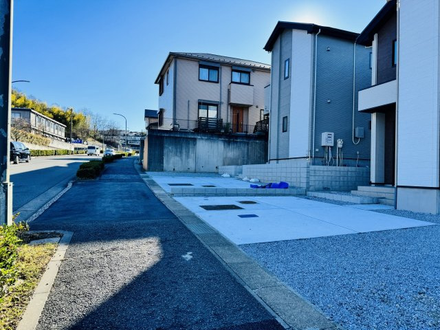 八王子市　兵衛　新築未入居戸建て　１期の前面道路含む現地写真|～北側16ｍ道路に面しています～