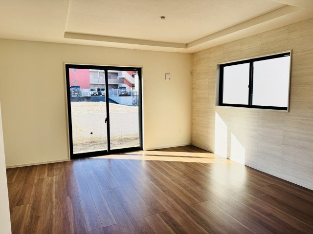 八王子市　兵衛　新築未入居戸建て　１期の居間・リビング|～18.0帖の明るいLDKで、家族団欒の時間をお過ごしいただけます～