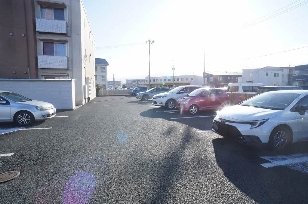 メゾンマスト盛南中央Ⅱの駐車場