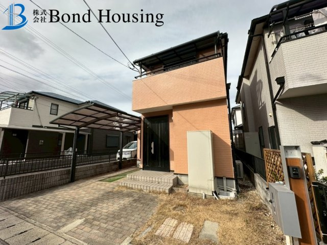 室内フルリフォ済み・前面道路広々６ｍ・竜が岡　中古戸建の前面道路含む現地写真