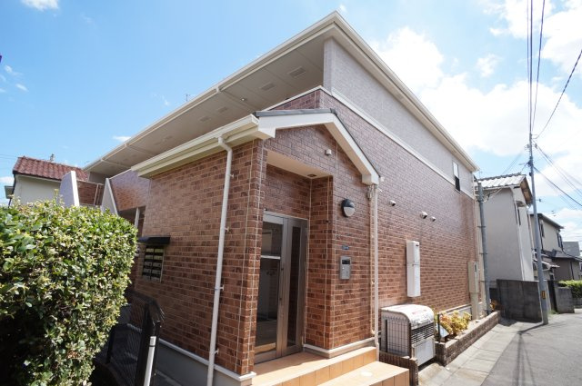 セレノ逆瀬川の外観