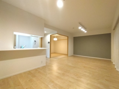 【居間・リビング】 | The NOBUTO HILLS FOREST COURT | ゆったり過ごせるリビングです