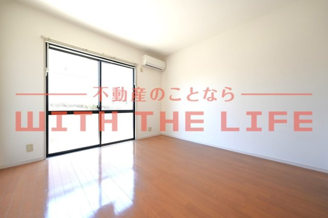 デュマン石井【キャッシュバック対象物件】の居間・リビング|こちらのリビングで趣味の時間をお楽しみください