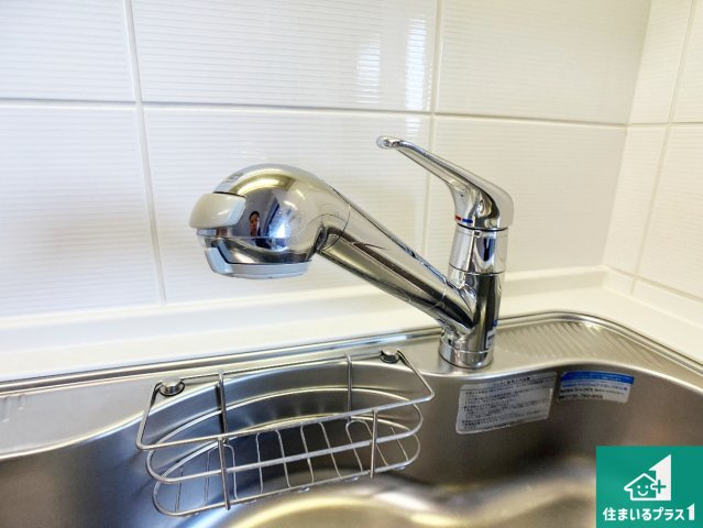 ルネ・ヒルトップフラッツの設備|蛇口の先端に浄水器を内蔵しています！原水と浄水、お湯と冷水、シャワーの切替えがワンタッチなので用途によって使い分けられます。