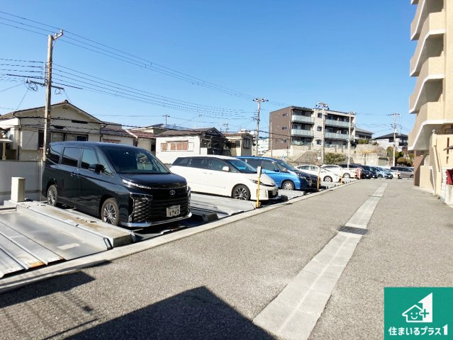 ルネ・ヒルトップフラッツの駐車場|共用部（駐車場）