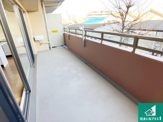 ルネ・ヒルトップフラッツのバルコニー|ワイドバルコニーは洗濯物を干すスペースが広いのでご家族が多くても安心！