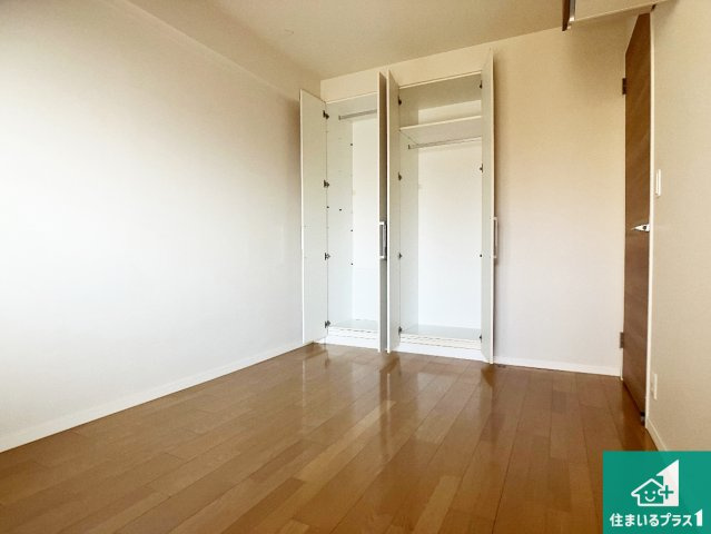 ルネ・ヒルトップフラッツの洋室|収納スペースが充実しているので子供の成長に合わせてたくさん収納ができます！家族構成に合わせた様々な活用ができる収納！