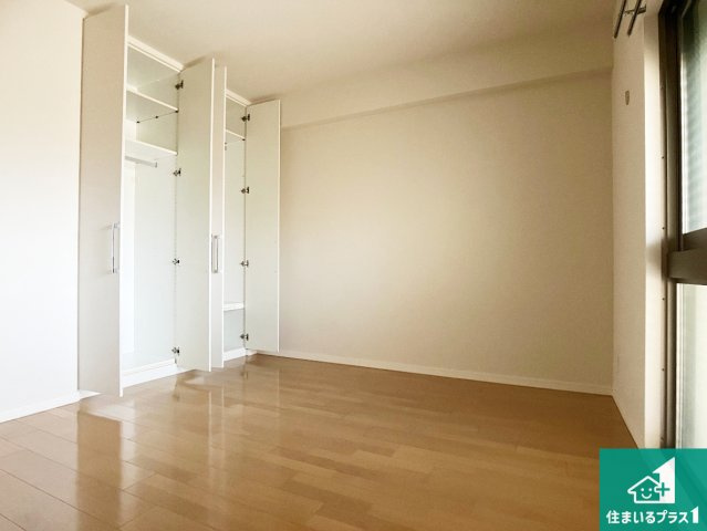 ルネ・ヒルトップフラッツの洋室|シューズボックスにはたくさんの靴が収納できるので玄関周りはいつもスッキリ！ご家族が増えても安心！