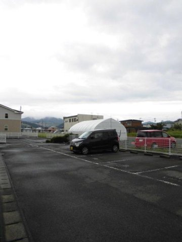 ニューシティ藤澤Ａ棟の駐車場