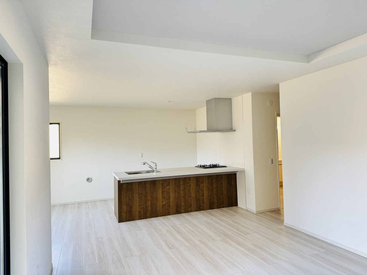 八王子市　兵衛　新築一戸建て　１期の居間・リビング|～21.2帖の明るく開放感のあるLDK、家族団欒の時間をお過ごしいただけます～