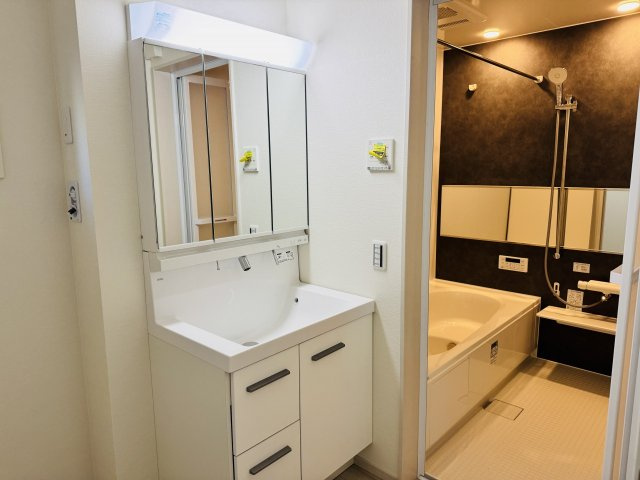 八王子市　兵衛　新築一戸建て　１期の脱衣所|～窓付きで明るい洗面所　換気もしやすいです～