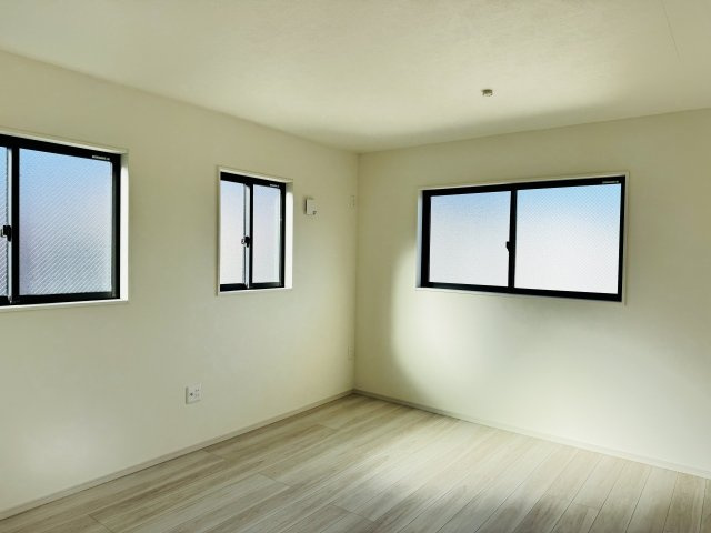 八王子市　兵衛　新築未入居戸建て　１期の子供部屋|～2階10.8帖の洋室　5.4帖ずつの洋室2部屋に間仕切りが可能な2ドア1ルーム仕様～