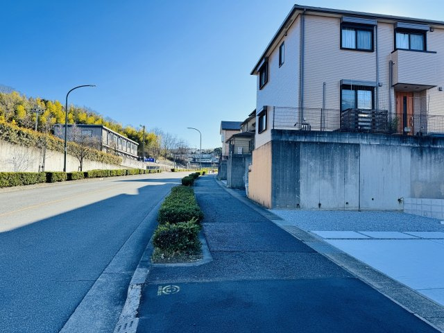 八王子市　兵衛　新築未入居戸建て　１期の前面道路含む現地写真|～北側16ｍ道路に面しています～