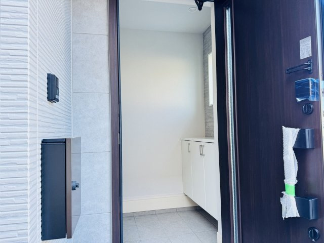 八王子市　兵衛　新築未入居戸建て　１期の玄関|～玄関は安心のWロックキーを採用～