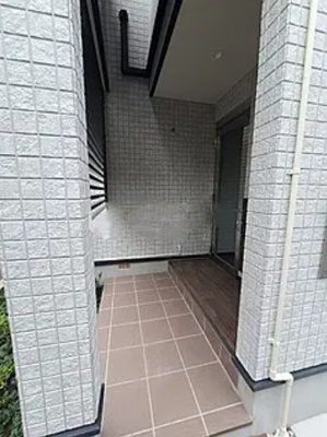 【エントランス】 | アカツキテラス和泉Ⅲ　階段下物置　ネットフリー　ミニ冷　１００付