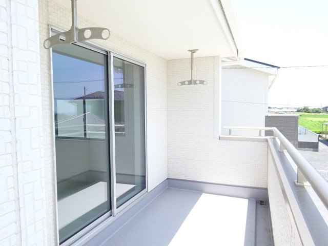 第2中之条町大字伊勢町　新築戸建　1号棟のバルコニー|洗濯物が沢山干せて便利なバルコニー付き♪
