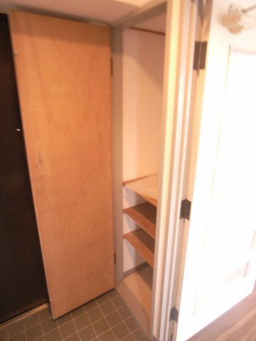 ダイナコート　久留米駅前　11階の収納|別号室のものになります。現状優先。