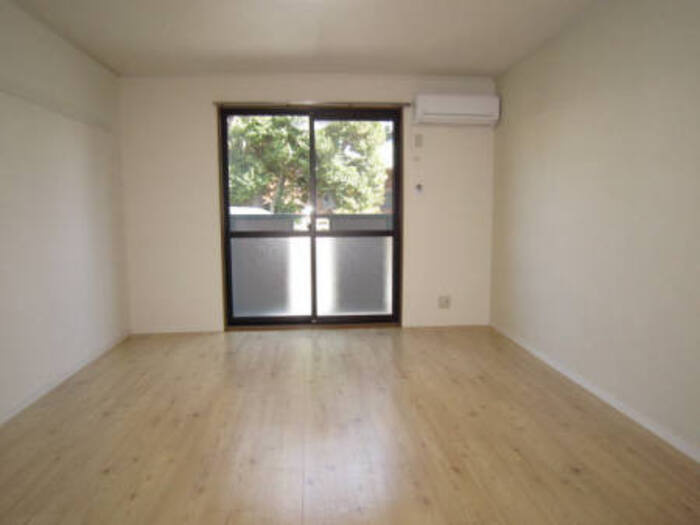 ジュネス92の居間・リビング