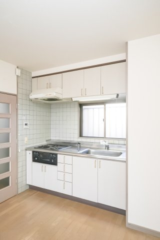 ダイナコート折尾Ⅱ　3階のキッチン|現状優先になります。