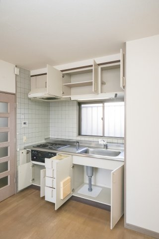 ダイナコート折尾Ⅱ　3階のキッチン|現状優先になります。