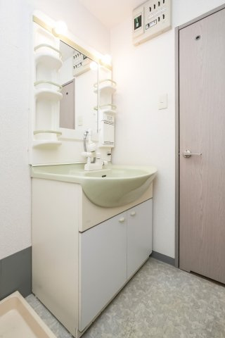 ダイナコート折尾Ⅱ　3階の洗面所|現状優先になります。