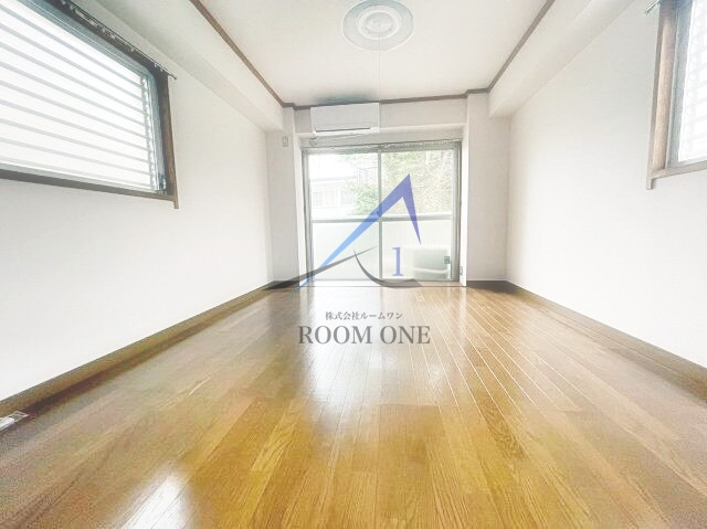 マンション山崎の居間・リビング|洋室のお部屋です。