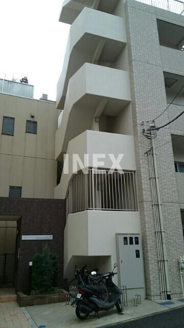 横浜市神奈川区泉町の賃貸マンションの外観