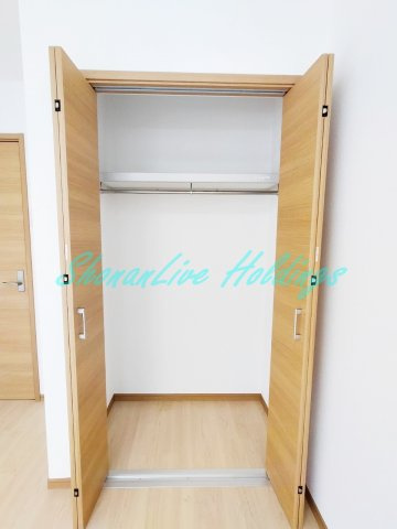 JメゾンKⅡの収納|ポール付きで使い勝手の良いクローゼット♪