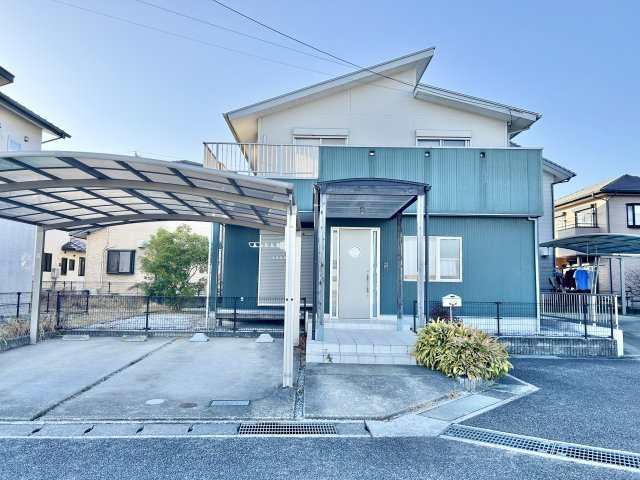 香南市野市町土居　中古一戸建ての外観|落ち着いた色合いの外観。カーポート付きで使いやすい住まい