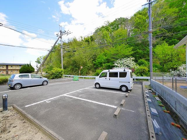 ユーエムアイリスコートの駐車場|駐車場があります