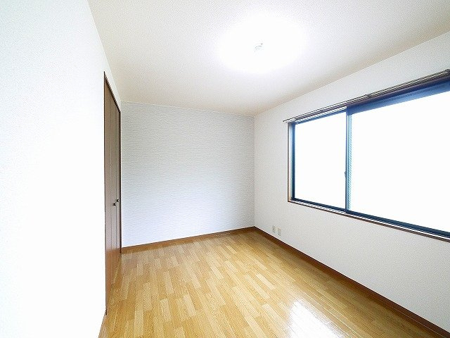 ユーエムアイリスコートの洋室|落ち着いた色調の洋室です