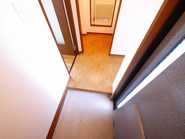 ユーエムアイリスコートの玄関|収納もある玄関です