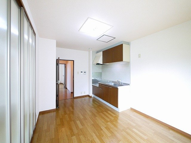 ユーエムアイリスコートの居間・リビング|使いやすい居間です