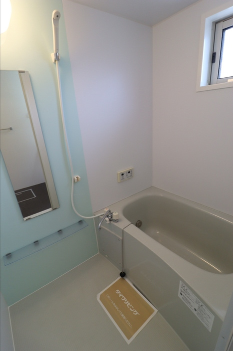 ルミエール灘崎の浴室