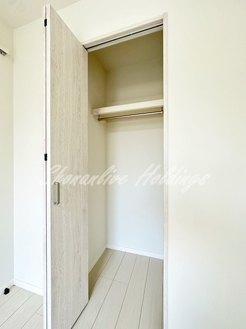 ベイルーム横須賀中央Ⅱの収納|ポール付きで使い勝手の良いクローゼット♪