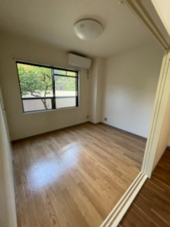 メゾンローリエの洋室|ゆったりした洋室です