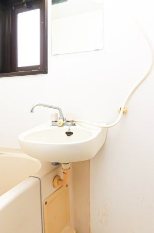  ダイナコート医生ヶ丘　4階の洗面所|別号室のものになります。現状優先。