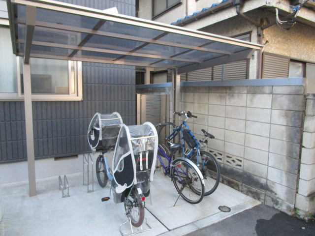 シュヴァルツ・ハウスのその他共用部分|屋根付き駐輪場！