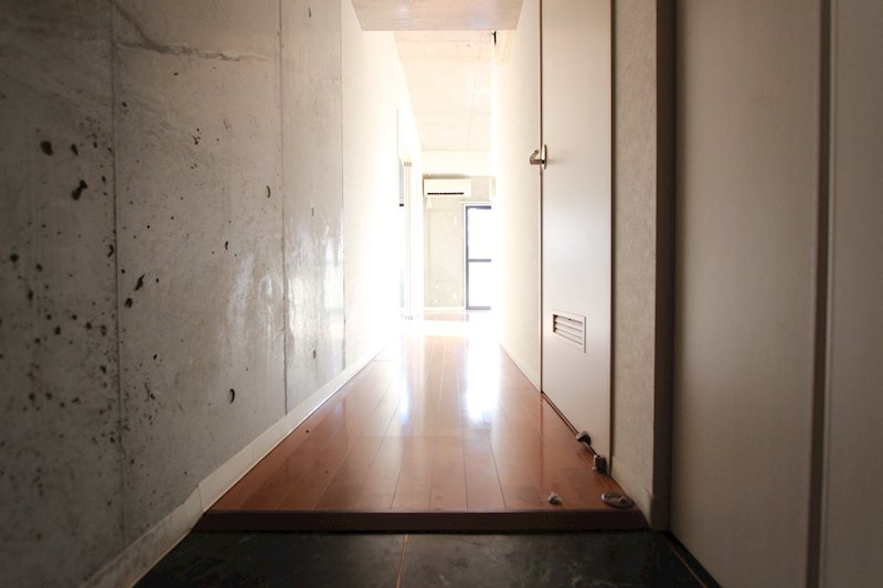 アーバン・ビルドⅠの玄関