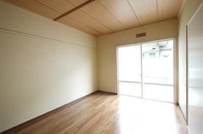 山陽コーポ豊成の居間・リビング|※写真は別の部屋のものです。