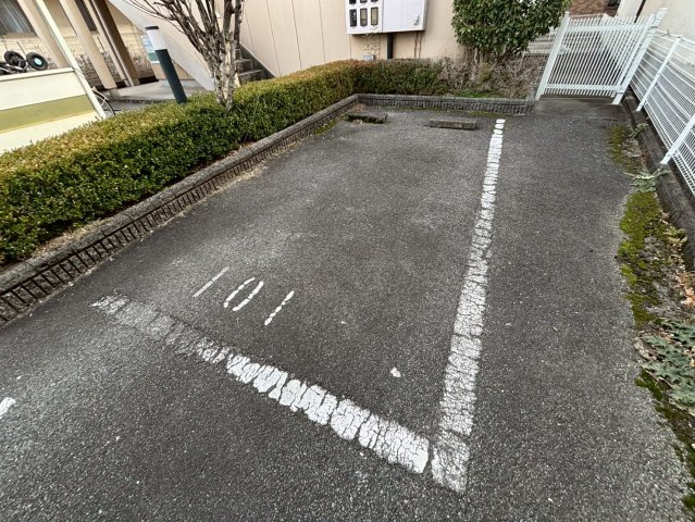 ノーブルハイツの駐車場