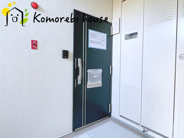 パークタウン若宮　11号棟の玄関|収納もある玄関です